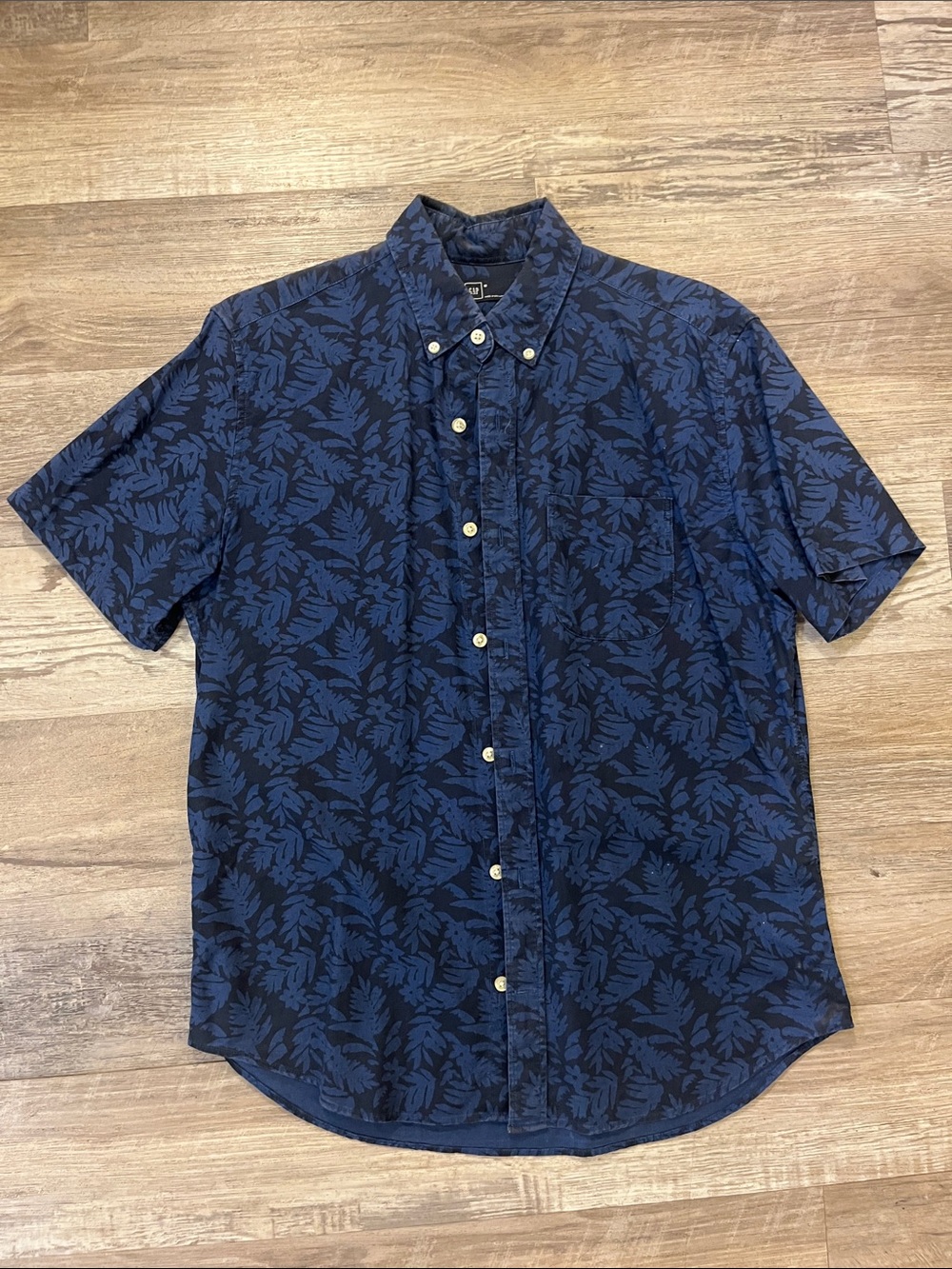 GAP Navy and Dark Blue Short-Sleeve Button-Down Shirt - Leaf Print
